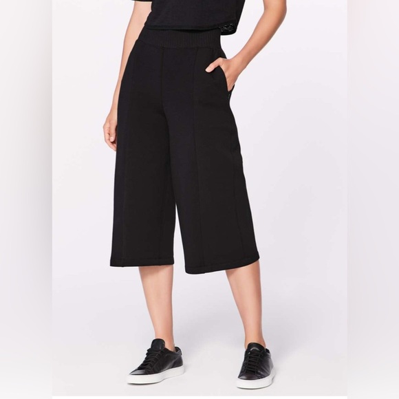 NWOT Lululemon New Form Crop (17")- Black/ Size 4 - Picture 2 of 10